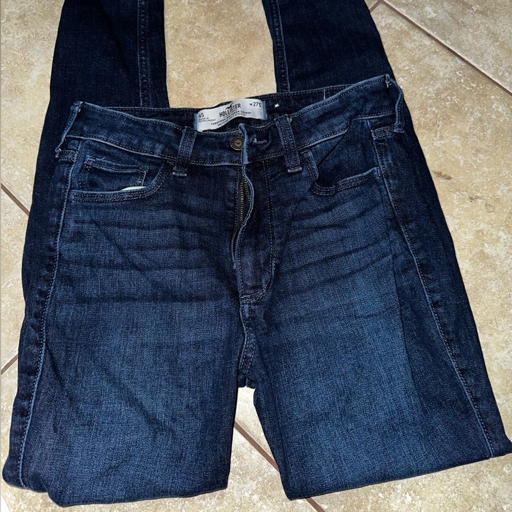 Hollister Curvy high-rise dark wash Super skinny jeans size 4s (short)